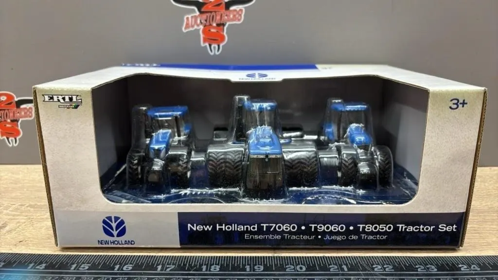ERTL 1:64 New Holland T7060, T9060 & T8050 Die
