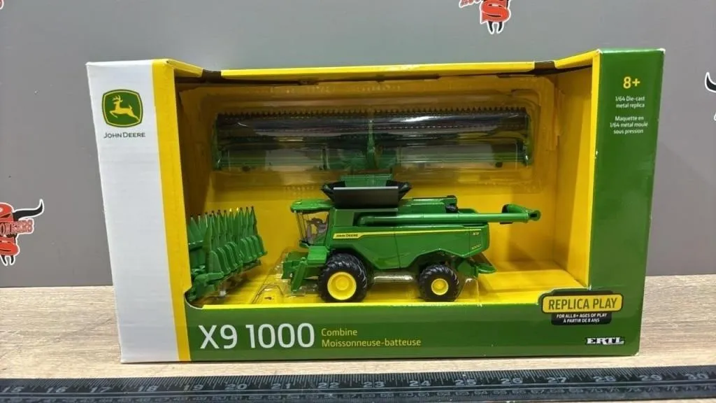 ERTL 1:64 John Deere X9 1000 Die Cast Combine.
