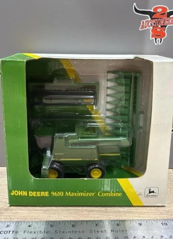ERTL 1:64 John Deere 9610 Die Cast Combine.