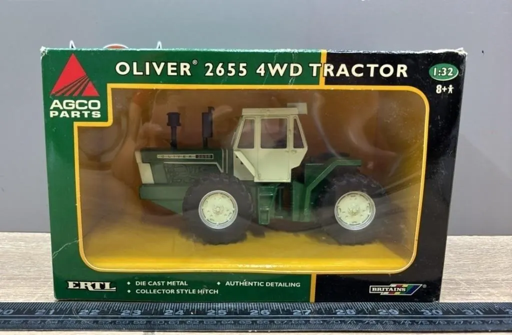 ERTL 1:32 Oliver 2655 Die Cast 4WD Tractor. *Some