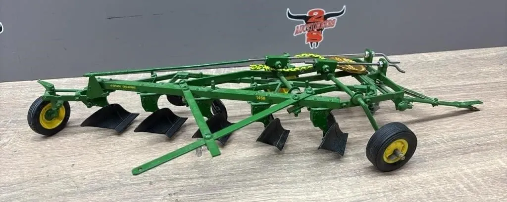 ERTL 1:16 John Deere 145H Die Cast Moldboard