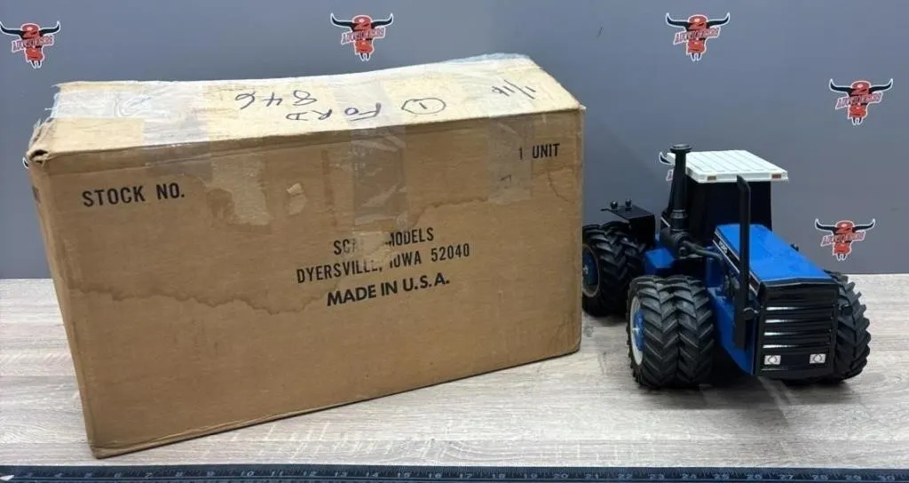1:16 Ford Versatile 846 Die Cast Tractor.