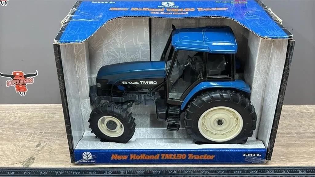 ERTL 1:16 New Holland TM150 Die Cast Tractor.