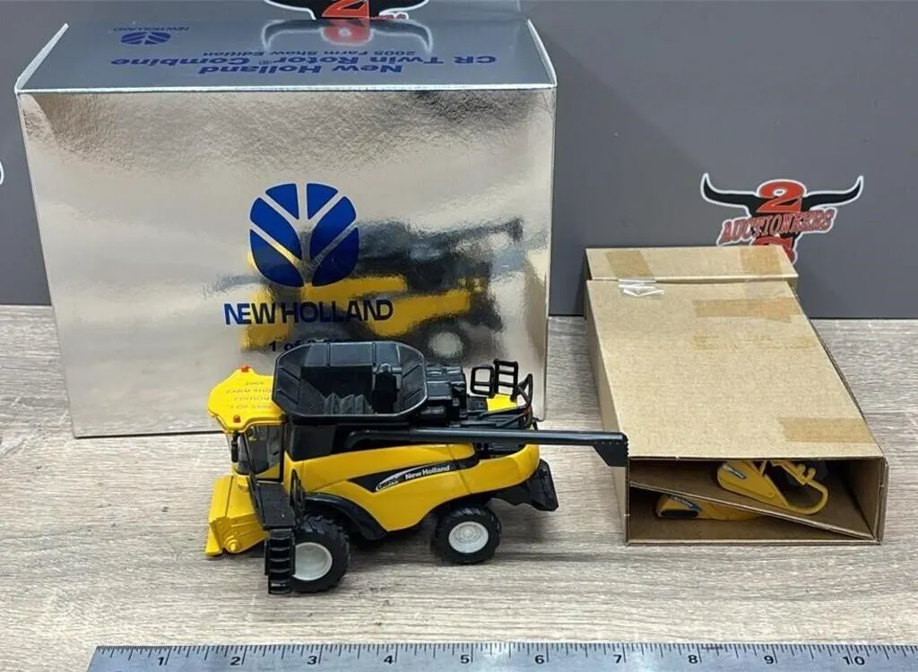 ERTL 1:64 New Holland CR970 Twin Rotor Combine