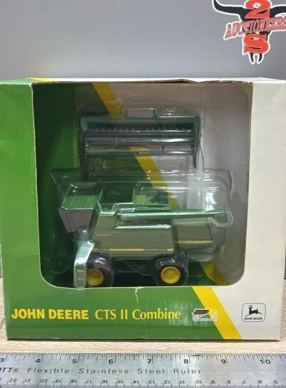ERTL 1:64 John Deere CTS II Combine Die Cast.