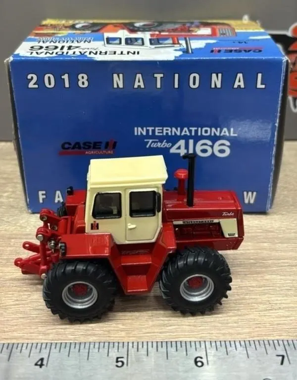 ERTL 1:64 Case International 4166 Die Cast 2018