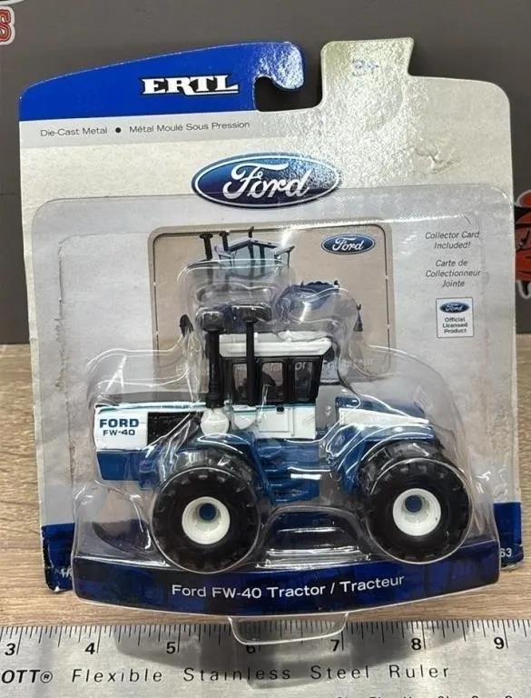 ERTL 1:64 Ford FW-40 Die Cast Tractor.