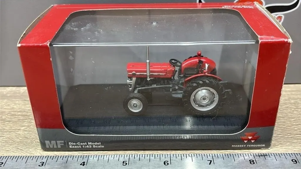 AGCO Massey Ferguson 135 Tractor 1:43.