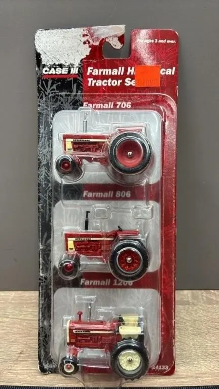 1:64 ERTL Farmall Historical 3 Tractor Set.