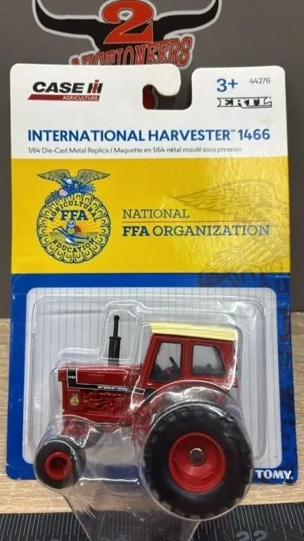 1:64 ERTL International 1466 Tractor.