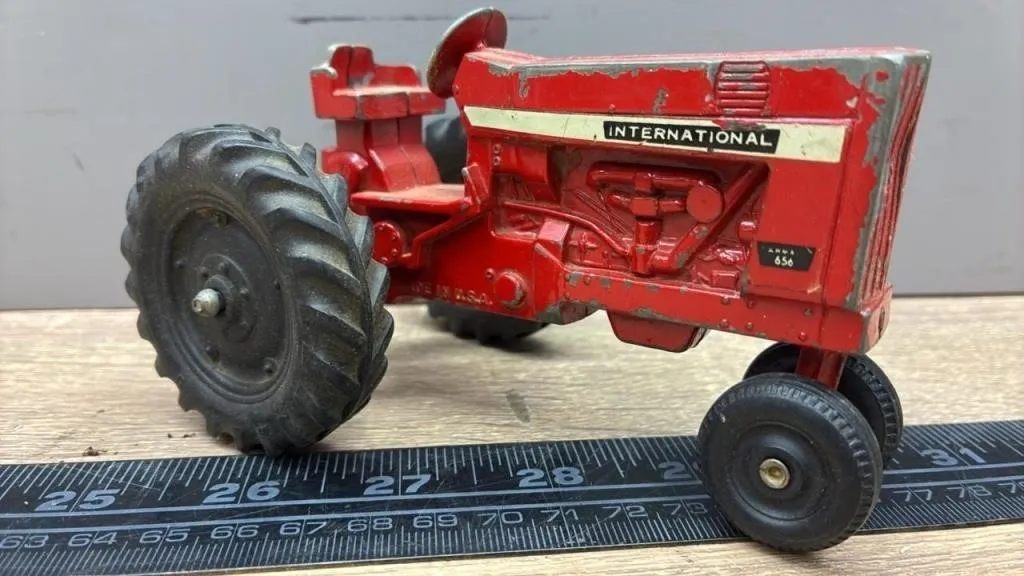 1:32 International Farmall 656 Tractor.
