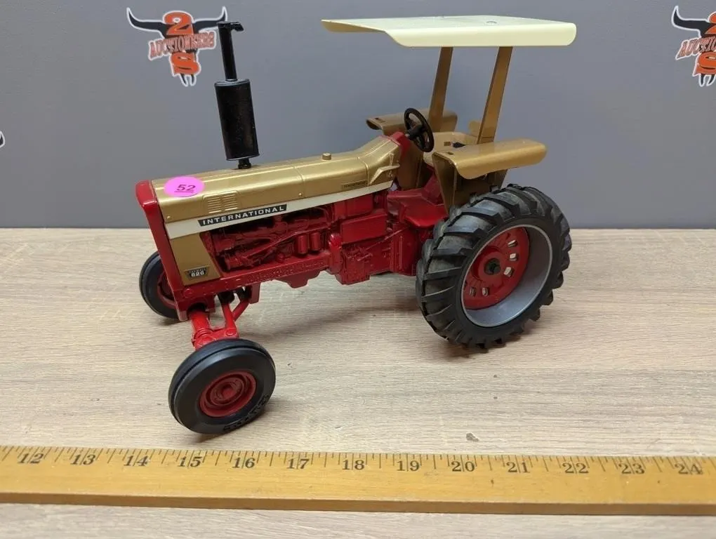 1:16 ERTL International Farmall 826 Tractor.