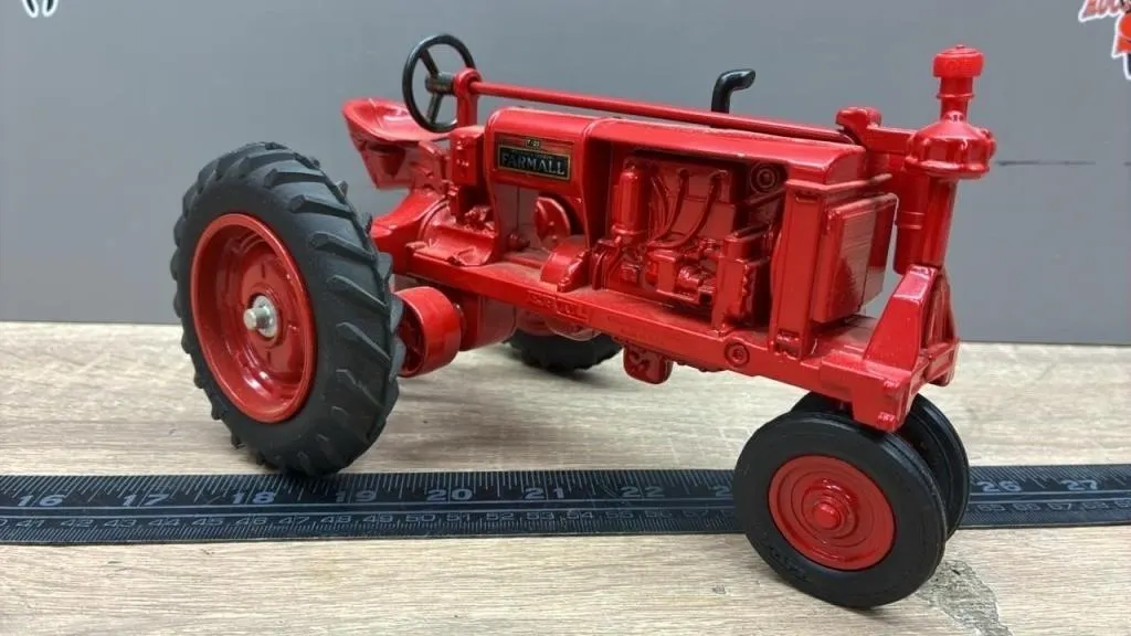 1:16 ERTL Farmall F-20 Tractor.