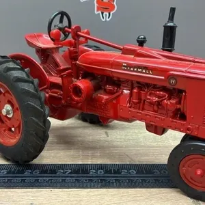 1:16 ERTL Farmall Tractor.