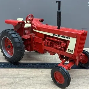 1:16 ERTL Farmall 806 Tractor.