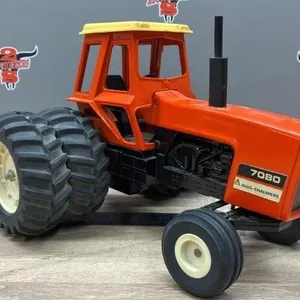 1:16 Allis Chalmers 7080 Tractor.