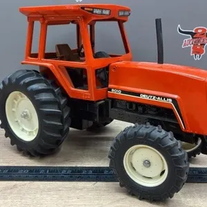1:16 ERTL Deutz Allis 8010 Tractor.