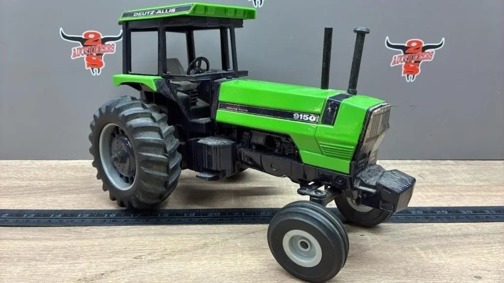 1:16 ERTL Deutz Allis 9150 Tractor.