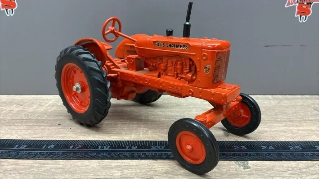 1:16 ERTL Allis Chalmers WD45 Special Edition.