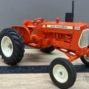 1:16 Allis Chalmers D15 Tractor.