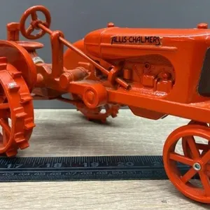 1:16 Allis Chalmers Narrow Front Tractor.