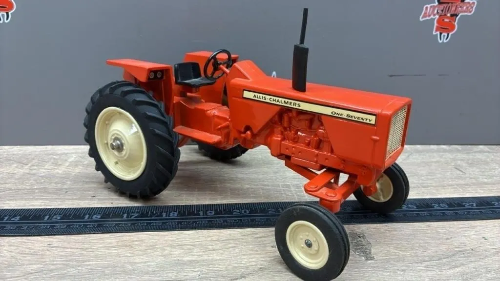 1:16 SpecCast Allis Chalmers One-Seventy Tractor.