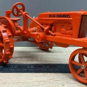 1:16 ERTL Allis Chalmers Narrow Front Tractor.