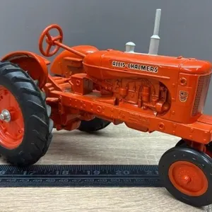 1:16 Allis Chalmers WD45 Tractor.