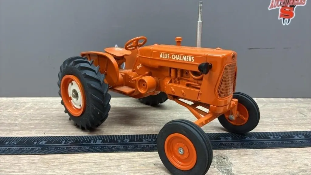 1:16 Allis Chalmers D14 Tractor. 1989 Summer Toy