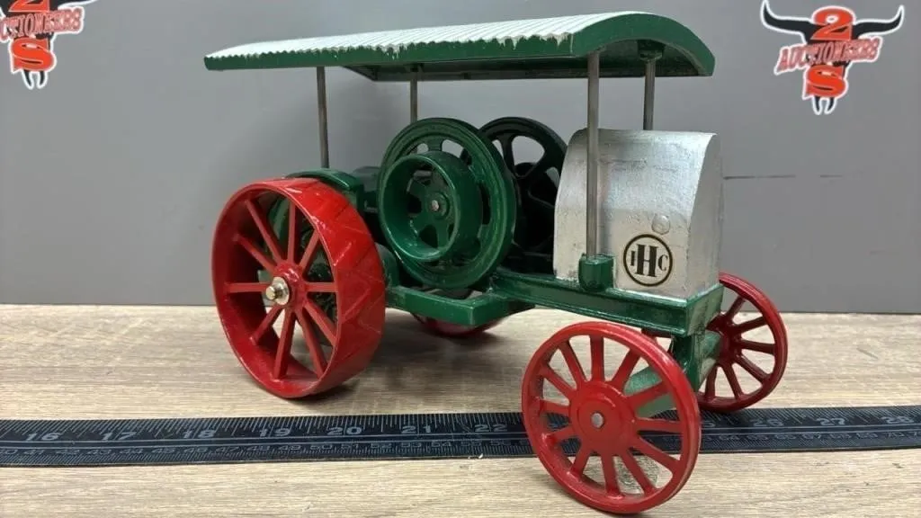 1:16 CaseIH Kerosene Tractor.