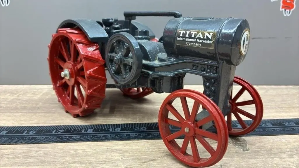 1:16 Scale Models Heritage Series IH Titan