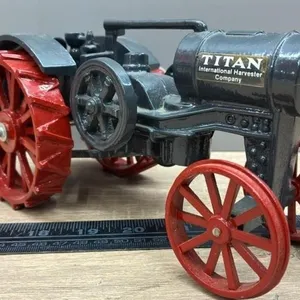 1:16 Scale Models Heritage Series IH Titan