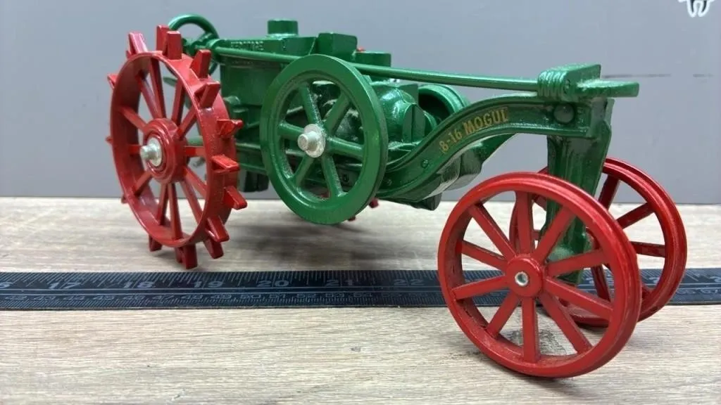 1:16 Scale Models Heritage Collection 8-16 Mogul