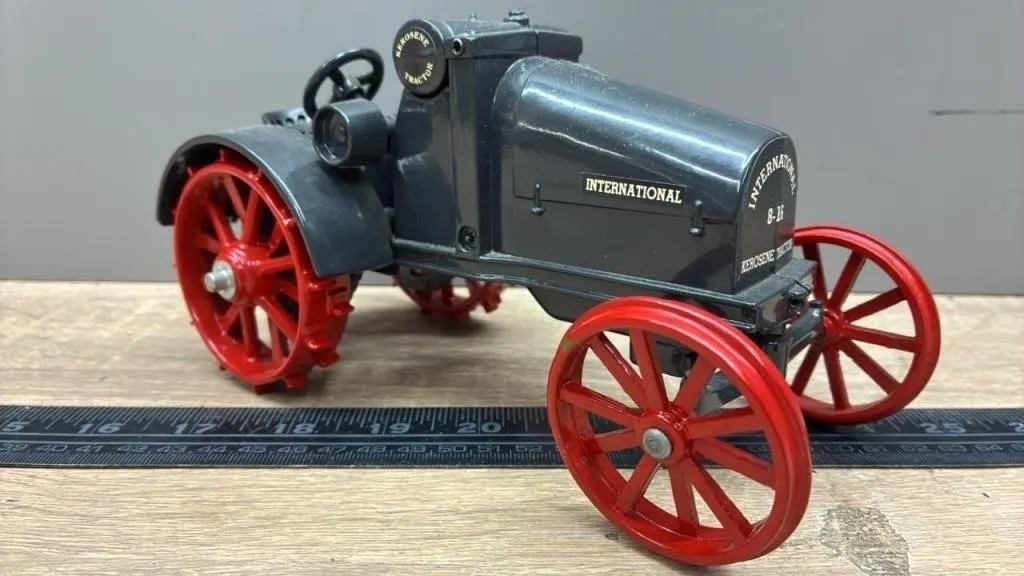 1:16 Scale Models IH 8-16 Kerosene Tractor.