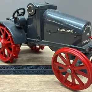 1:16 Scale Models IH 8-16 Kerosene Tractor.
