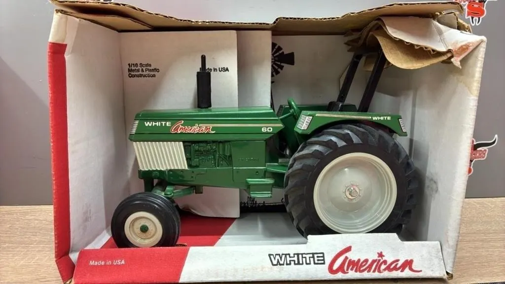 1:16 Scale Models White American 60 Tractor -
