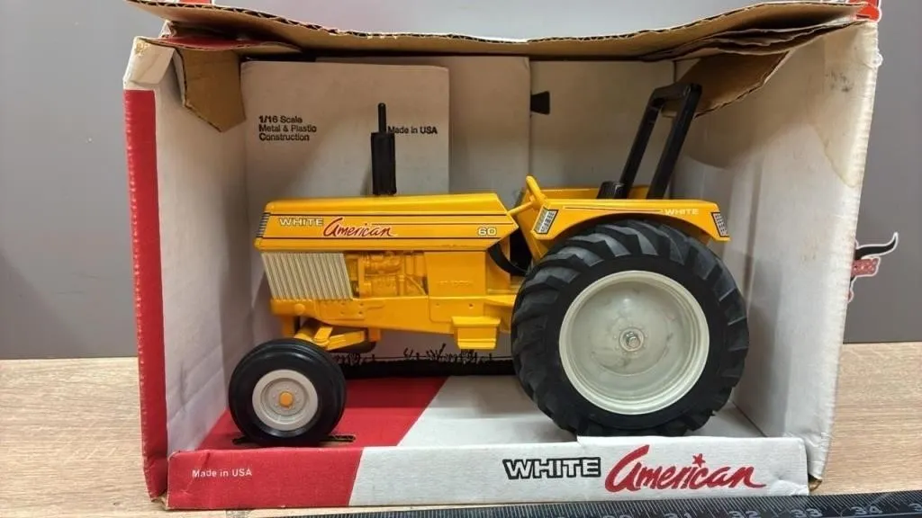 1:16 Scale Models White American 60 Tractor -