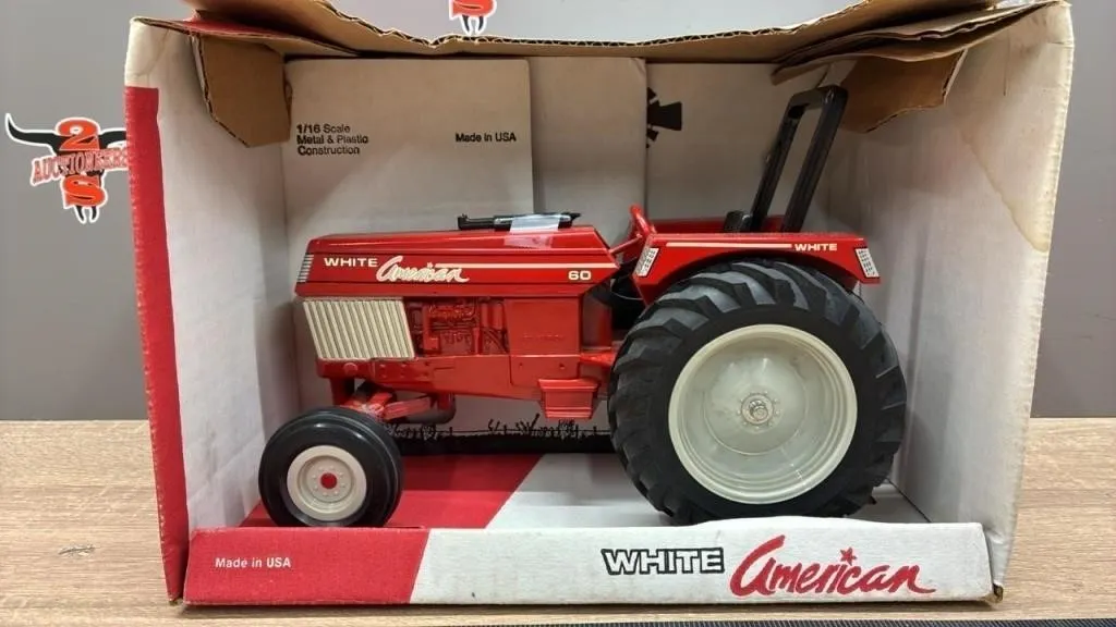 1:16 Scale Models White American 60 Tractor - Red