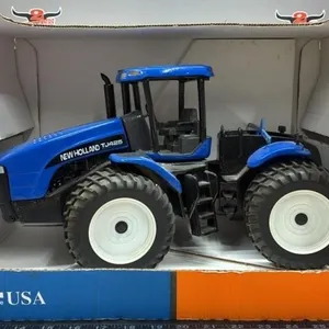 1:16 Scale Models New Holland TJ425 Tractor.