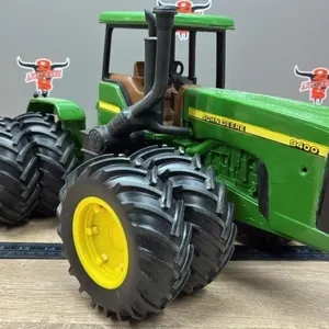 1:16 John Deere 9400. Appears To Be Repainted.