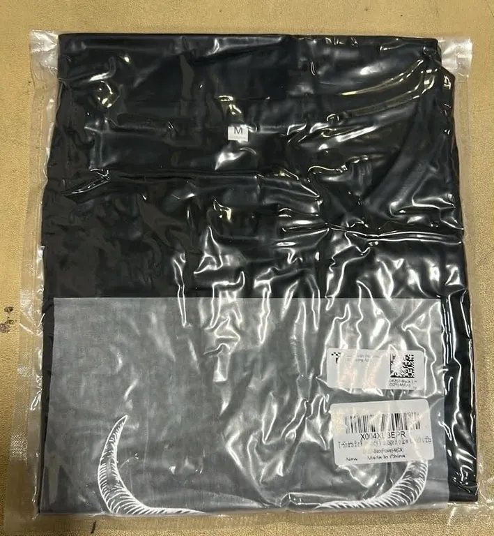 NEW (S) Black Women's Graphic T-shirt