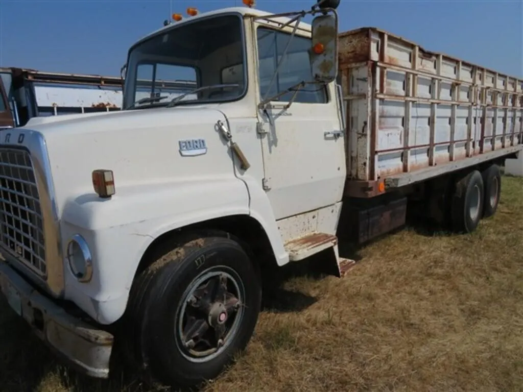 Ford 750 Tandem Grain Truck (Circa 1975)