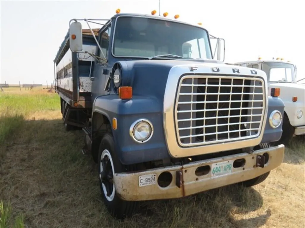 Ford 800 Tandem Grain Truck (Circa 1977)