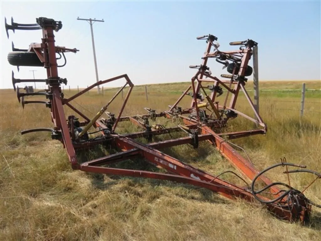 29' Morris CP525 Cultivator, 3 plex