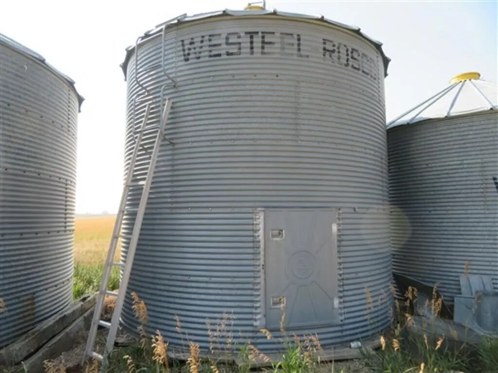 Approx. 1650 Bu. Westeel Rosco Flat Bottom Bin