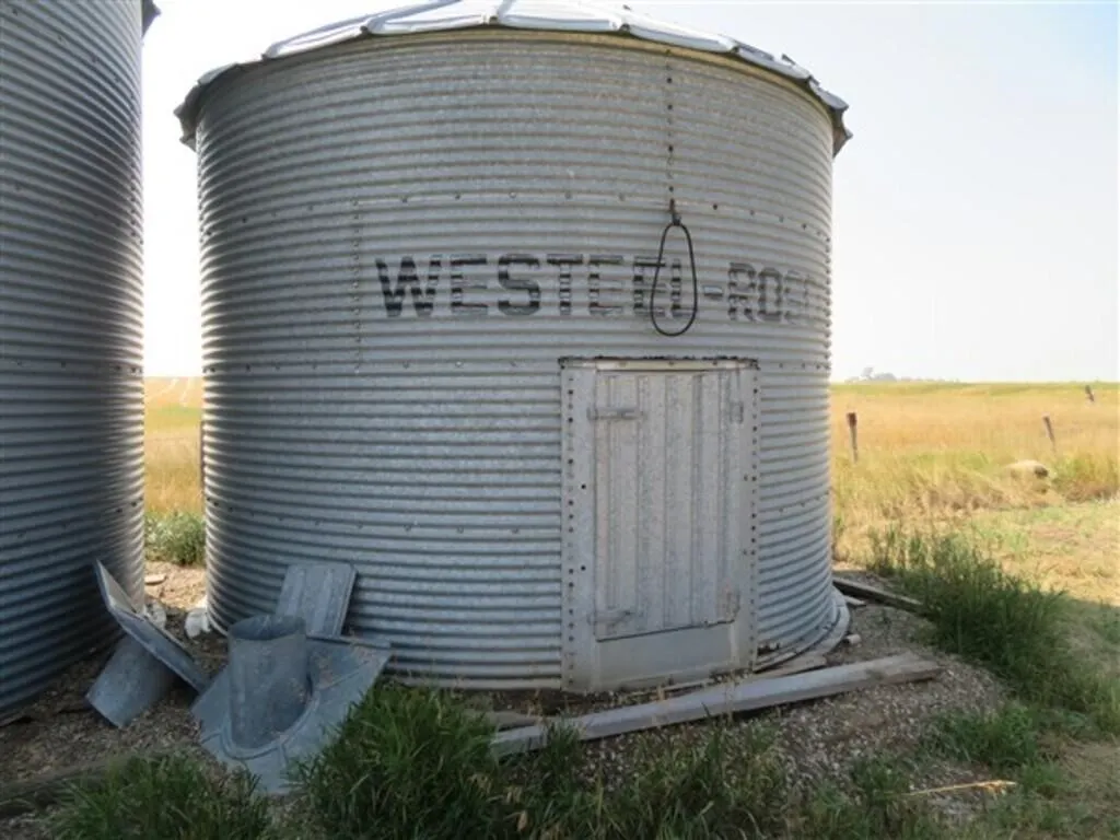 Approx. 1200 Bu. Westeel Rosco Flat Bottom Bin