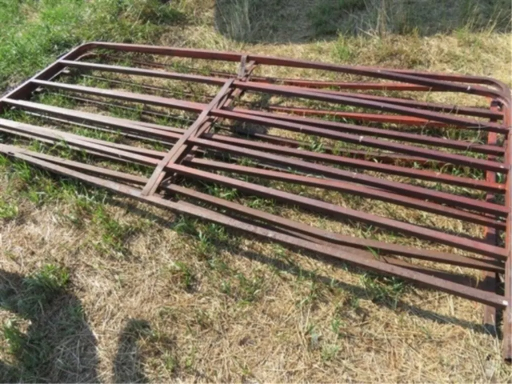 5 - 10' Corral Panels, some are bent (Orange)