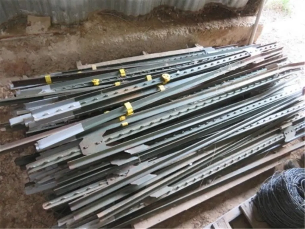 Approx. 120 Metal Fence Posts (5 1/2')