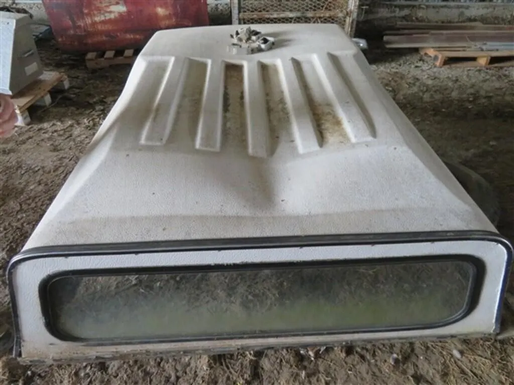 Truck Cap w/brackets