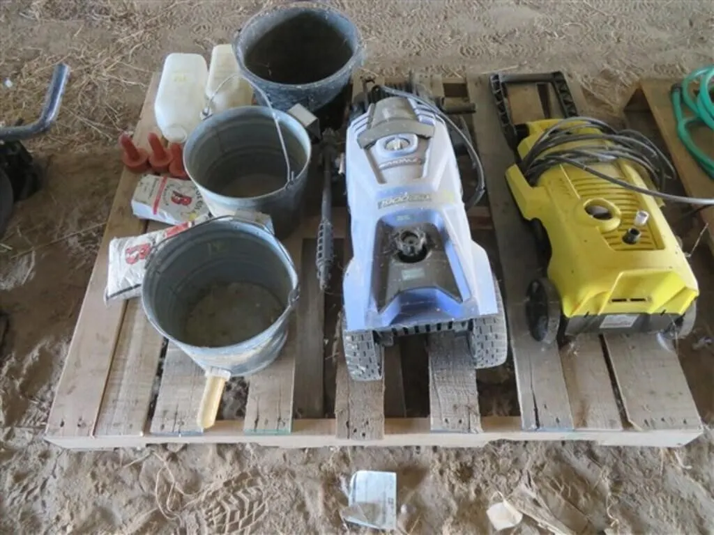 Sucking Pails * Milk Replacer * Rubber Pail